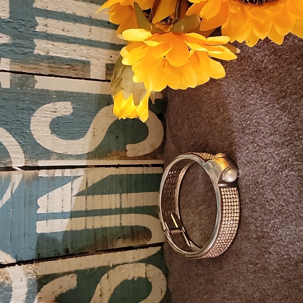 EUC Silvertone Sparkly Snap Hinged Cuff Bracelet